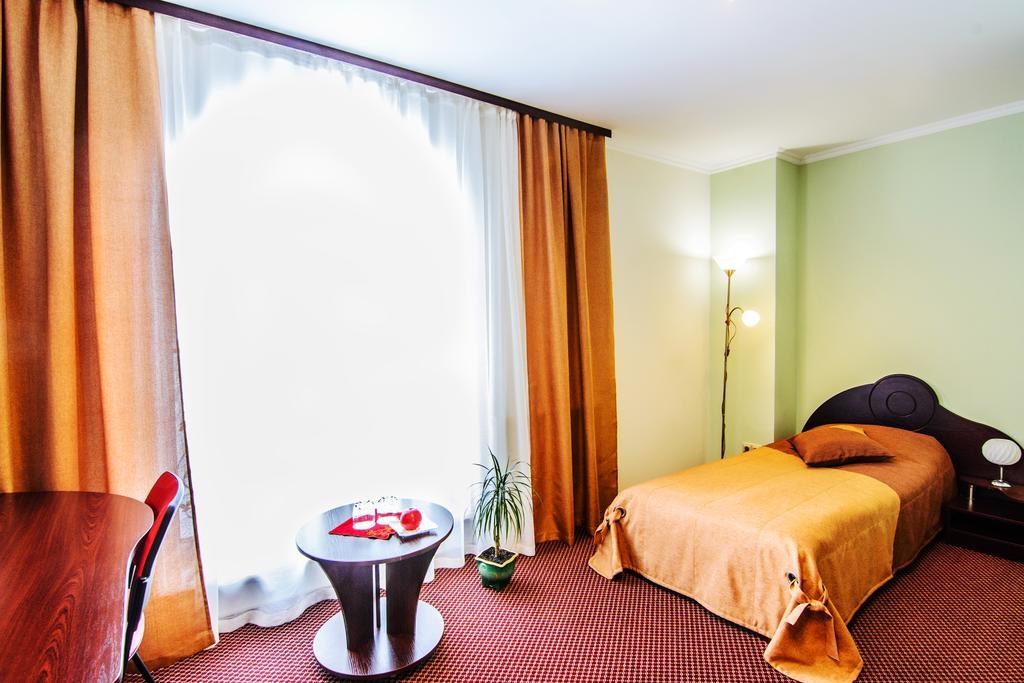 Terminal-A Hotel Ryasne-Ruske Habitación foto
